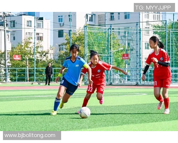 19号球星带领球队奋勇拼搏展现绿茵场无限激情与荣耀 19号球星带领球队奋勇拼搏展现绿茵场无限激情与荣耀