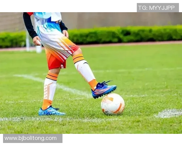 足球球星与孩子们的梦想约定让热爱传承与希望照亮未来